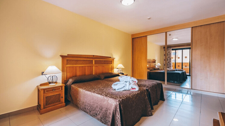 Family Room Pool/Sea View